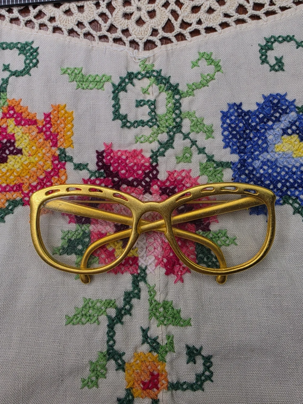 Estate Big Vintage Gold Cat-Eye Glasses Frame Brooch Pin 3.25